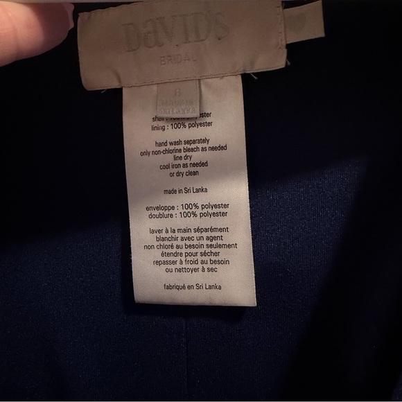 David’s Bridal Flutter Sleeve Georgette Wrap Dress
STYLE# F20039 MARINE
Size 6 - Picture 3 of 6